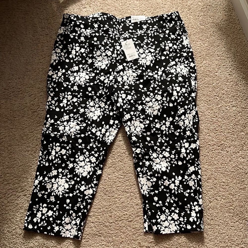 NWT Croft & Barrow mid rise Capri. 16W.